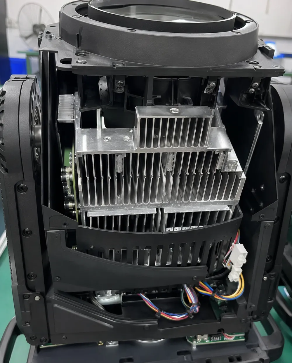 Finned aluminum heat sink assembly with forced-air cooling channels in Vefey professional church lighting moving head