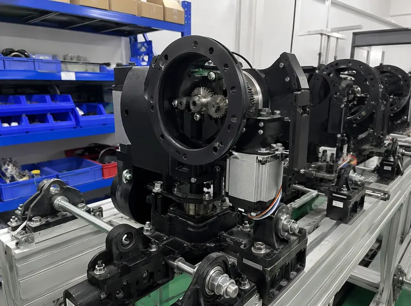 Steel-gear pan/tilt motor assembly on endurance testing rig at Vefey factory